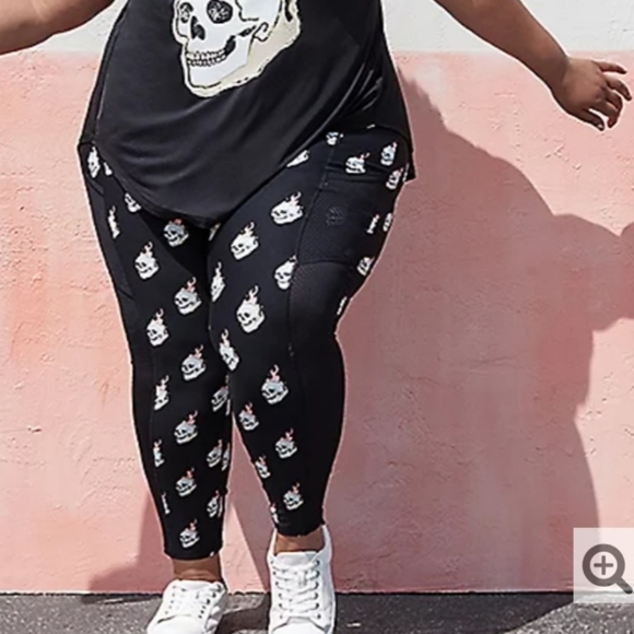 torrid Pants - Torrid Skull black leggings with pockets size 26